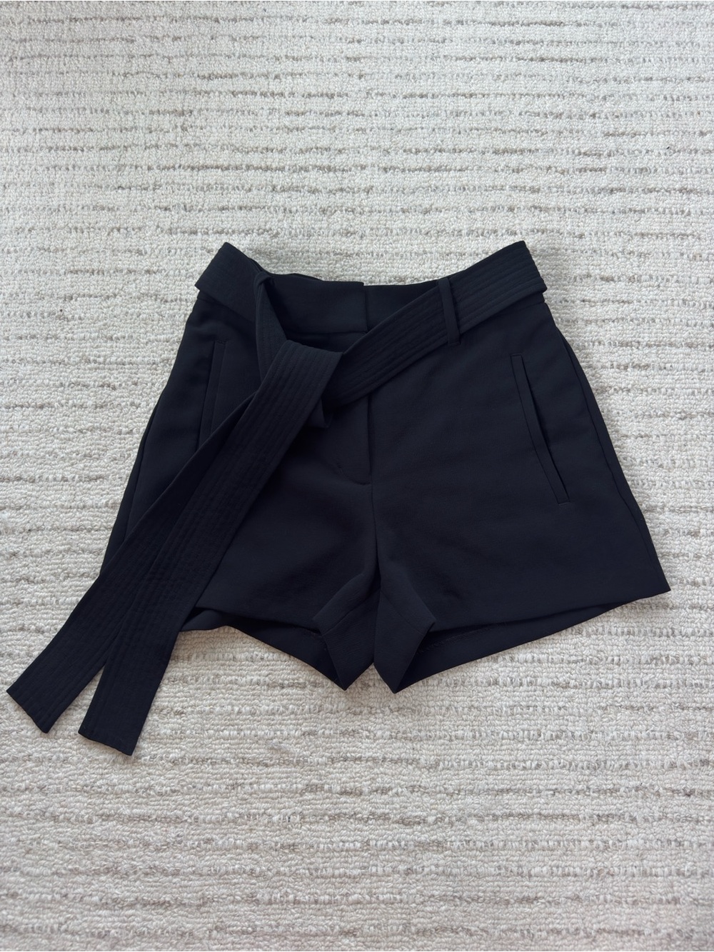 Aritzia Wilfred Navy Blue Tailored High-Waisted Belted Shorts Size 2